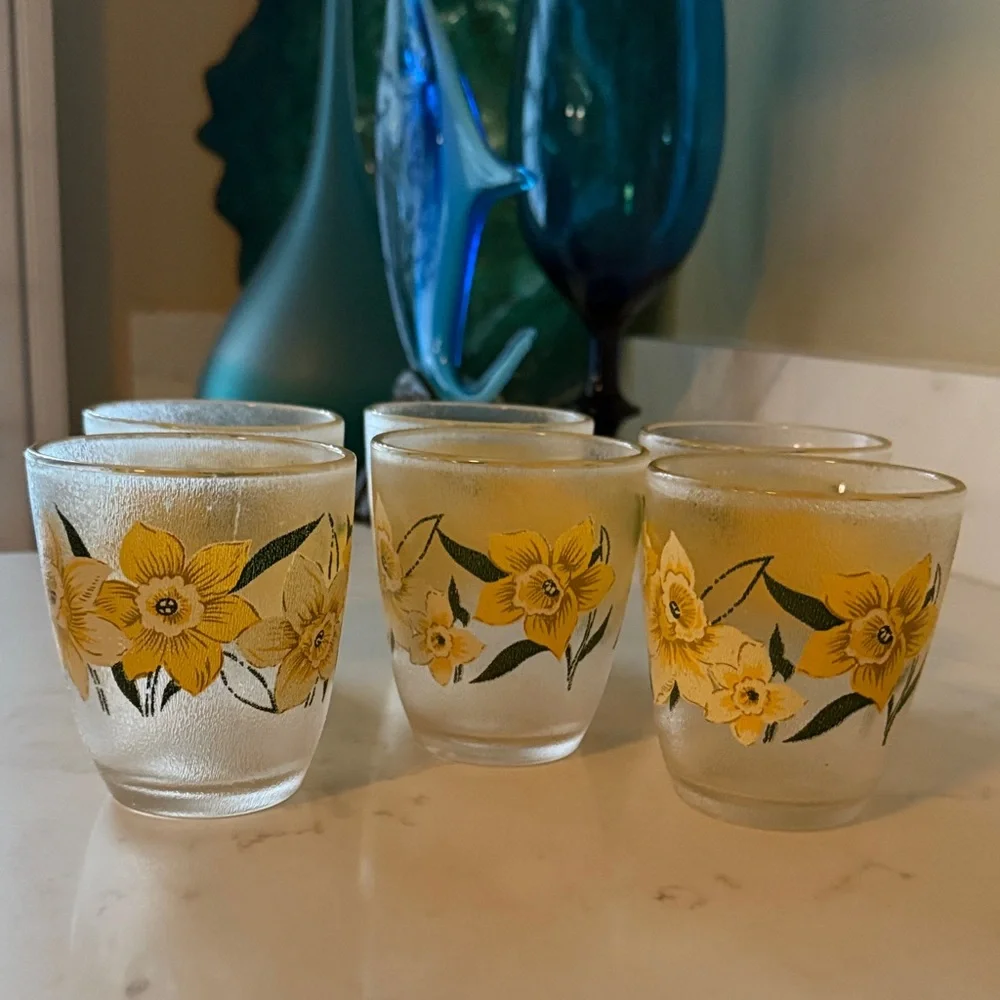 Vintage Stotter Juice Plastic Tumblers Daffodil Design Set of 6